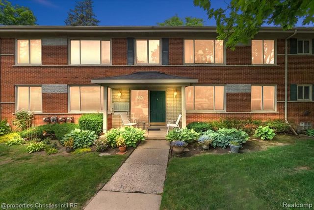 880 N Adams Road 6, Birmingham, MI 48009
