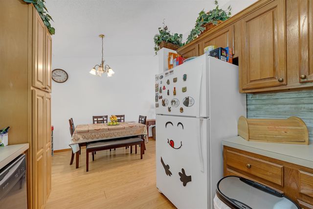 2715 S Crestline Ct, Wichita, KS 67215