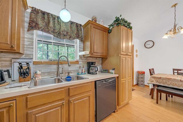 2715 S Crestline Ct, Wichita, KS 67215