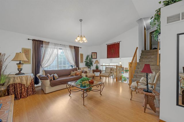 2715 S Crestline Ct, Wichita, KS 67215