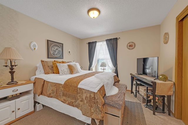 2715 S Crestline Ct, Wichita, KS 67215