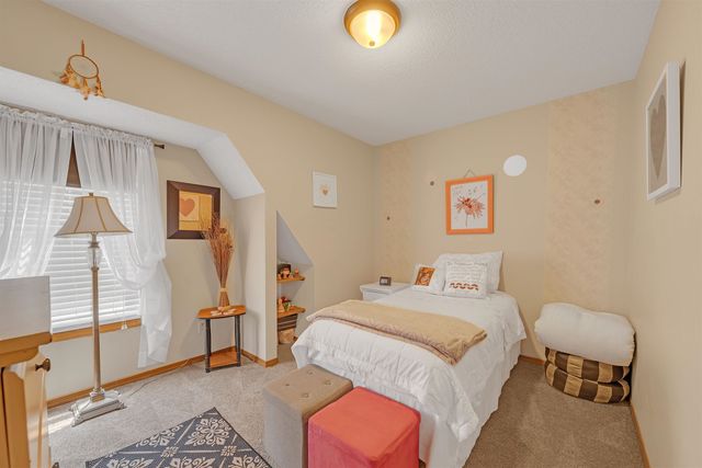 2715 S Crestline Ct, Wichita, KS 67215