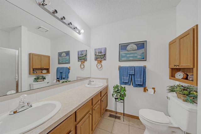 2715 S Crestline Ct, Wichita, KS 67215