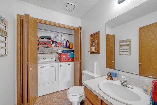 2715 S Crestline Ct, Wichita, KS 67215