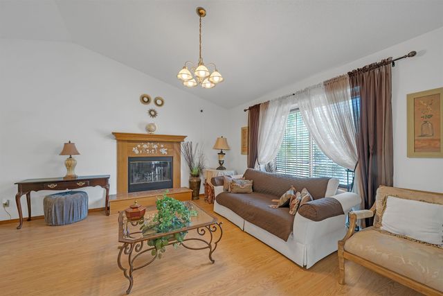 2715 S Crestline Ct, Wichita, KS 67215