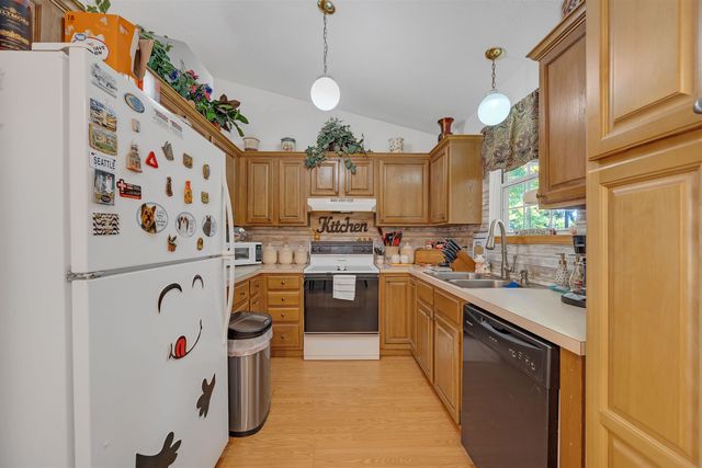 2715 S Crestline Ct, Wichita, KS 67215