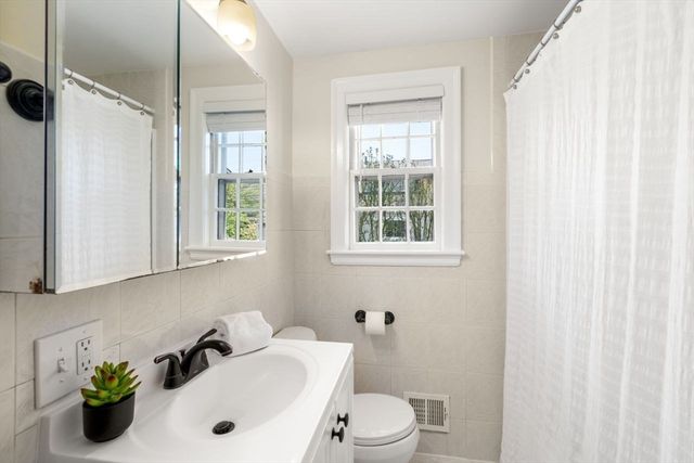 21 Rose Dr, Newton, MA 02465
