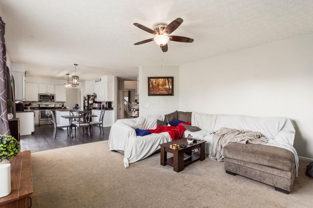 4052 Ponds Edge Street, Grove City, OH 43123