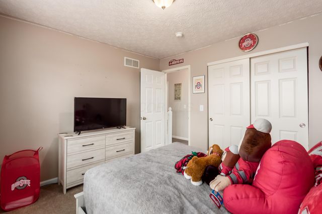 4052 Ponds Edge Street, Grove City, OH 43123