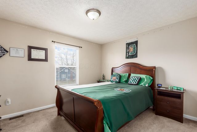 4052 Ponds Edge Street, Grove City, OH 43123