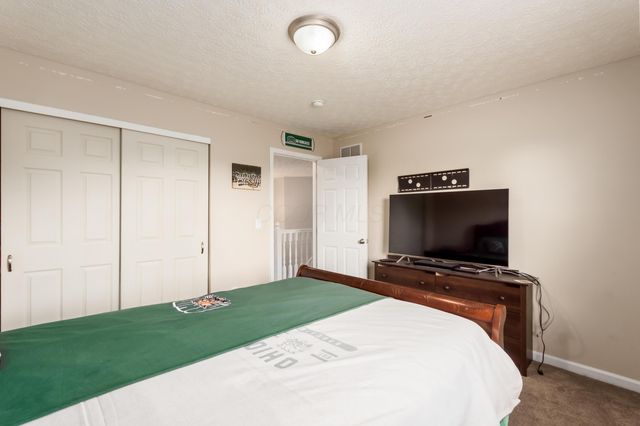 4052 Ponds Edge Street, Grove City, OH 43123