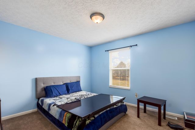 4052 Ponds Edge Street, Grove City, OH 43123