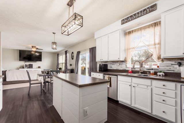 4052 Ponds Edge Street, Grove City, OH 43123