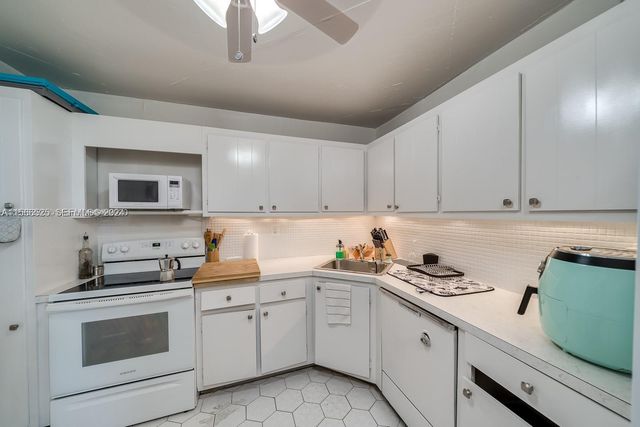 2750 NE 183rd Street 1107, Aventura, FL 33160