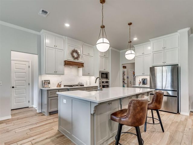 3405 Broadmoore Drive, Moore, OK 73160