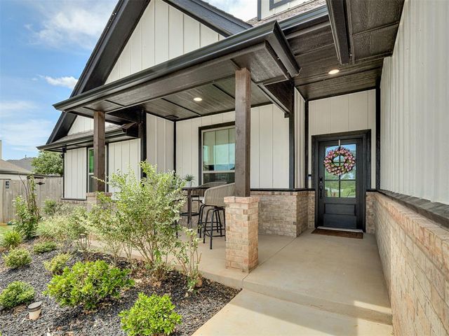 3405 Broadmoore Drive, Moore, OK 73160
