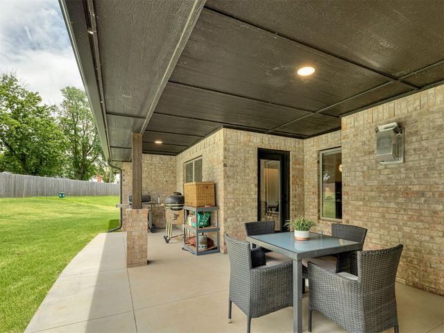 3405 Broadmoore Drive, Moore, OK 73160