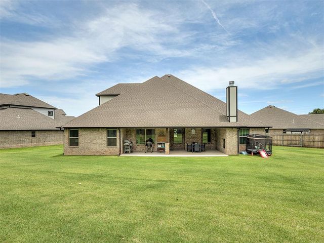 3405 Broadmoore Drive, Moore, OK 73160