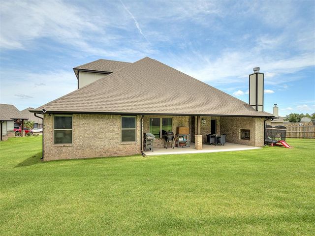3405 Broadmoore Drive, Moore, OK 73160