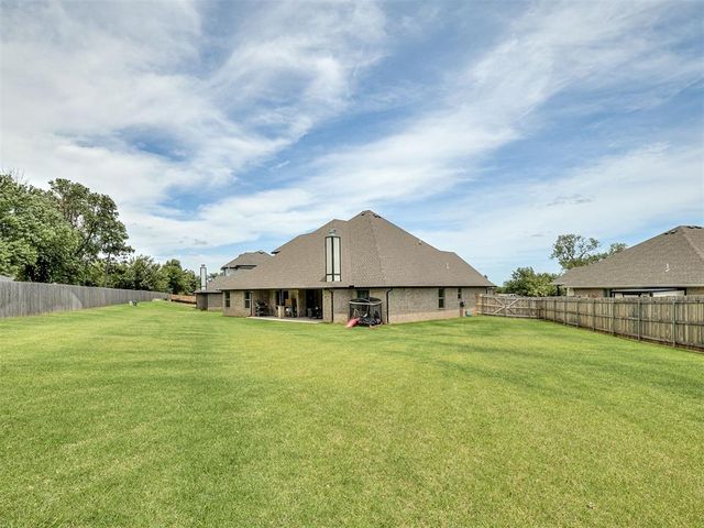 3405 Broadmoore Drive, Moore, OK 73160