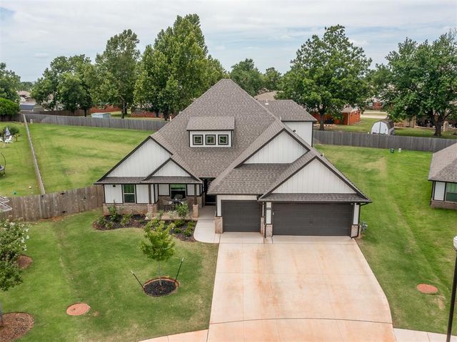 3405 Broadmoore Drive, Moore, OK 73160