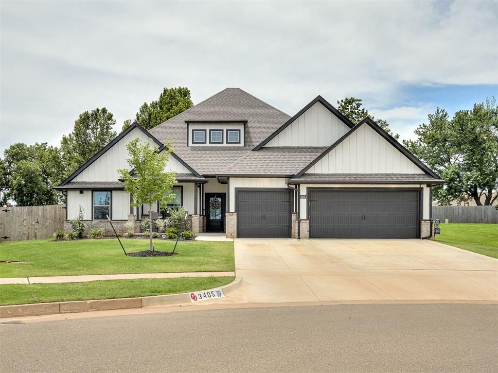 3405 Broadmoore Drive, Moore, OK 73160