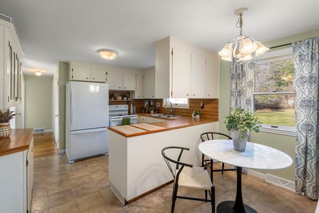 483 S Main St, Sharon, MA 02067