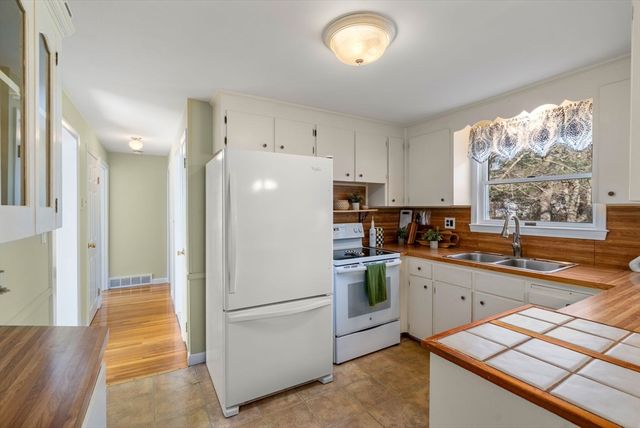 483 S Main St, Sharon, MA 02067