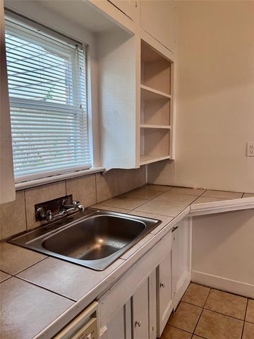 320 W Polk Street 2, Houston, TX 77019