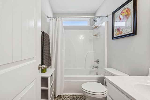 1166 Amber Hills Dr, Ashland City, TN 37015