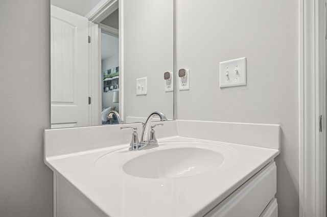 1166 Amber Hills Dr, Ashland City, TN 37015