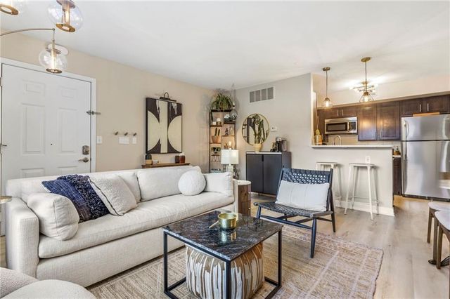 425 W 9th Street 103, Kansas City, MO 64105