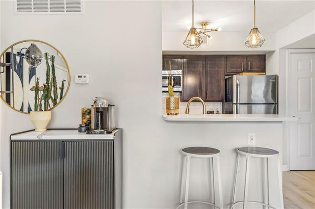 425 W 9th Street 103, Kansas City, MO 64105