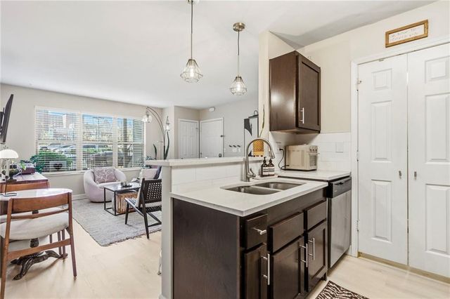 425 W 9th Street 103, Kansas City, MO 64105