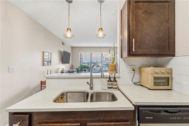 425 W 9th Street 103, Kansas City, MO 64105