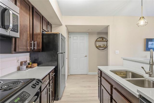 425 W 9th Street 103, Kansas City, MO 64105