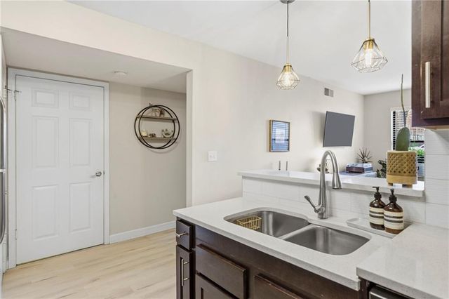 425 W 9th Street 103, Kansas City, MO 64105