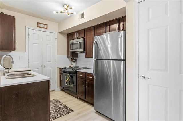 425 W 9th Street 103, Kansas City, MO 64105