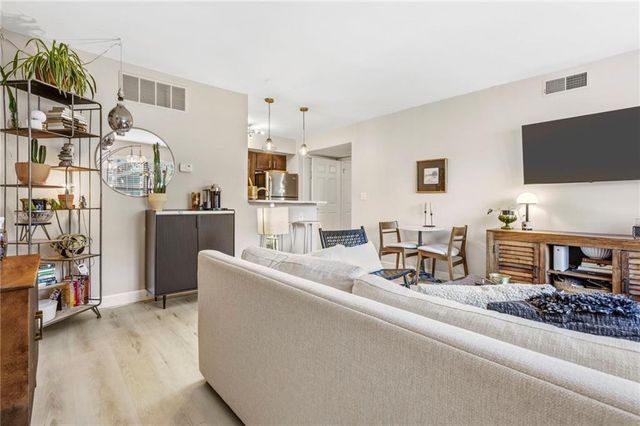 425 W 9th Street 103, Kansas City, MO 64105