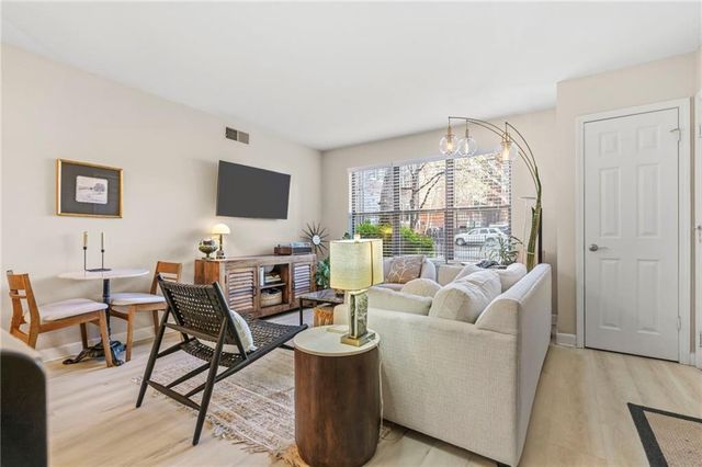 425 W 9th Street 103, Kansas City, MO 64105
