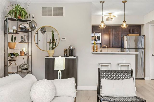 425 W 9th Street 103, Kansas City, MO 64105