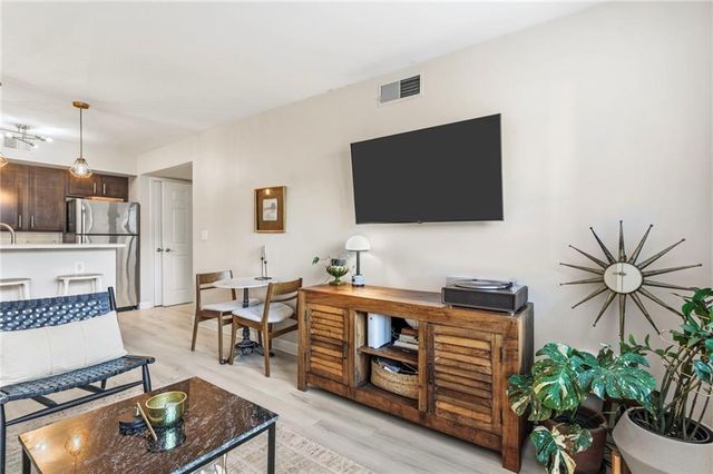 425 W 9th Street 103, Kansas City, MO 64105