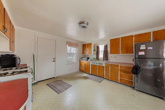 122 13th Street NE, Faribault, MN 55021