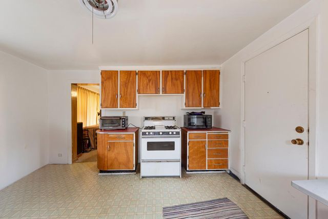 122 13th Street NE, Faribault, MN 55021