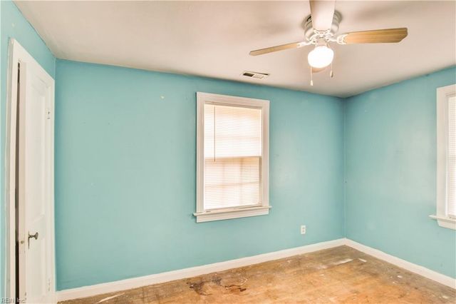 704 James DR, Newport News, VA 23605