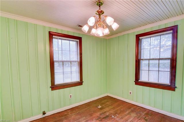 704 James DR, Newport News, VA 23605