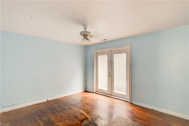 704 James DR, Newport News, VA 23605