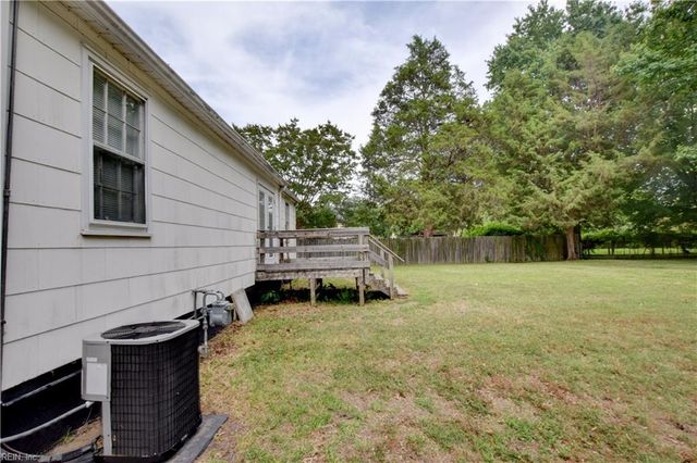 704 James DR, Newport News, VA 23605