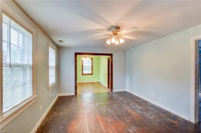 704 James DR, Newport News, VA 23605