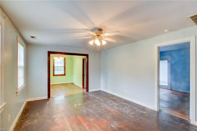 704 James DR, Newport News, VA 23605